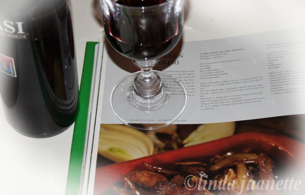 Bruk en god rødvin til okseraguen, helst en med litt kraftig smak.