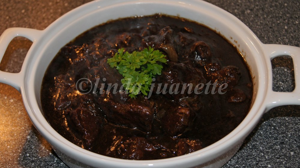 Himmelsk god okseragu :-) Server gjerne sammen med polenta eller kokte poteter.