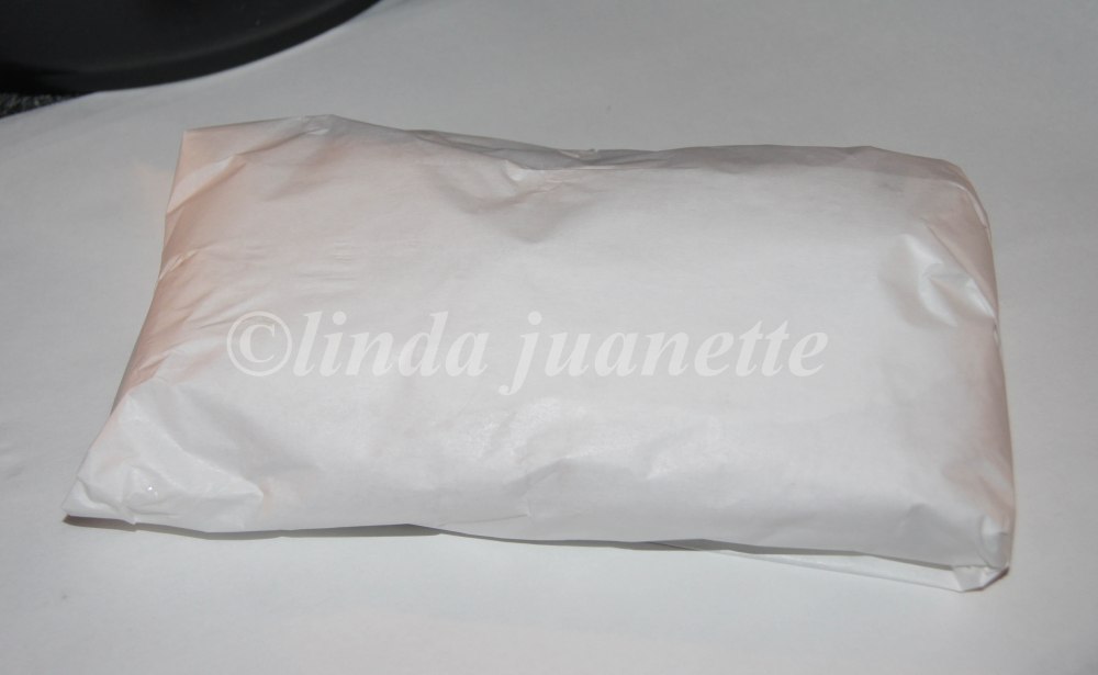 Rogn pakkes i matpapir slik at den ikke blir ødelagt under tilberedning.