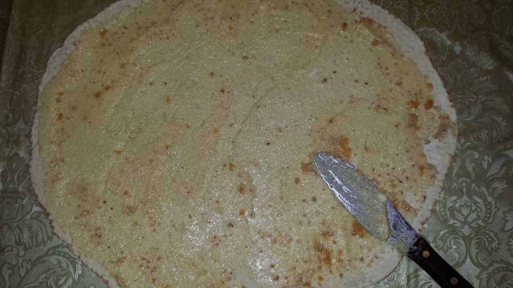 Smør lefsene på vrangen.