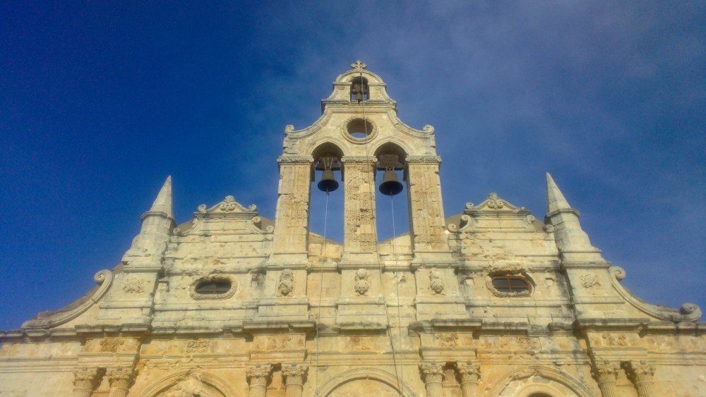 The Monastery of Arkadi. Et besøk på klosteret er noe jeg mer enn gjerne foretar hver gang jeg er på Kreta. Stemningsfullt, historisk og vakkert, og ekstra flott å overvære en av de mange daglige ortodokse messer.