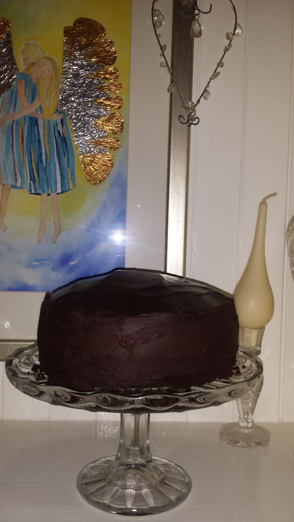 Devils Food Cake. La deg ikke skremme av navnet for kaken er himmelsk god!