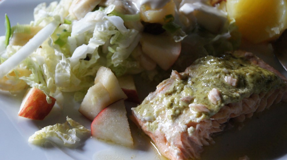Ovnsbakt laks med pesto og en enkel fruktsalat - mmm...nytelse i hver munnfull :-)