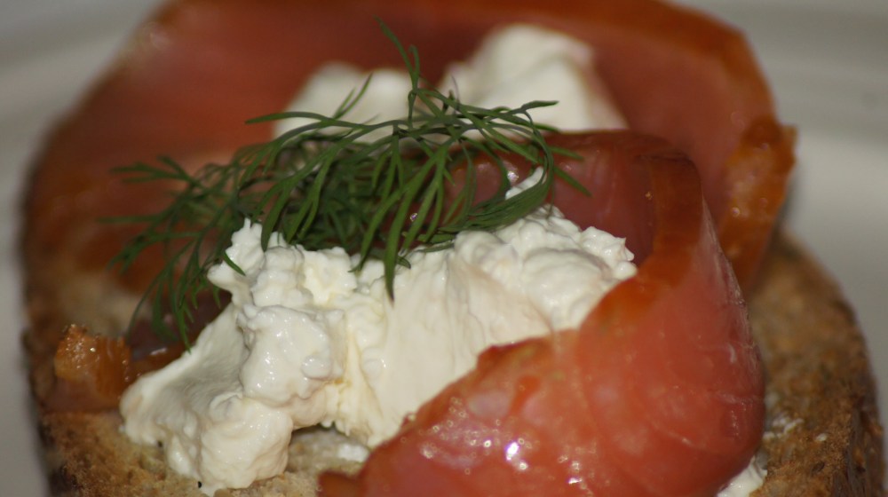 Laks med pepperrotkrem.